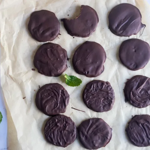 thin mint recipe with chocolate covered cookies on a baking sheet