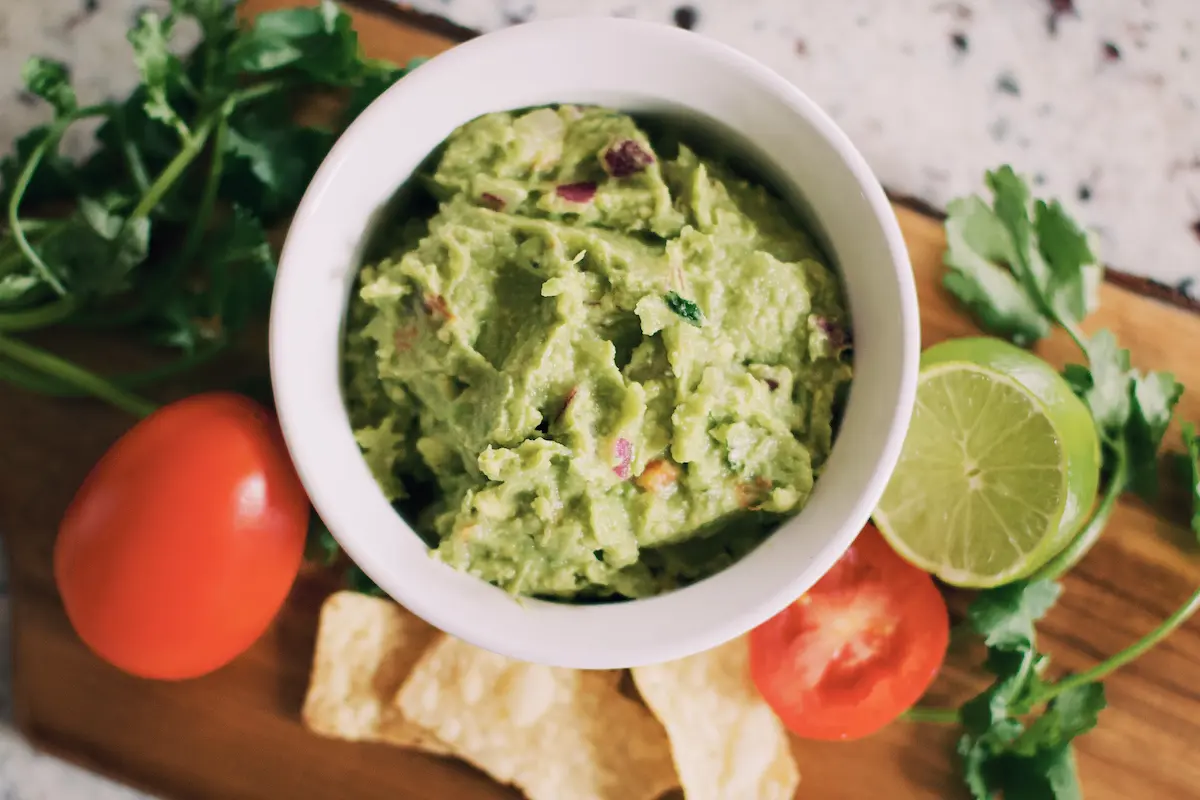 guacamole with tomatoes